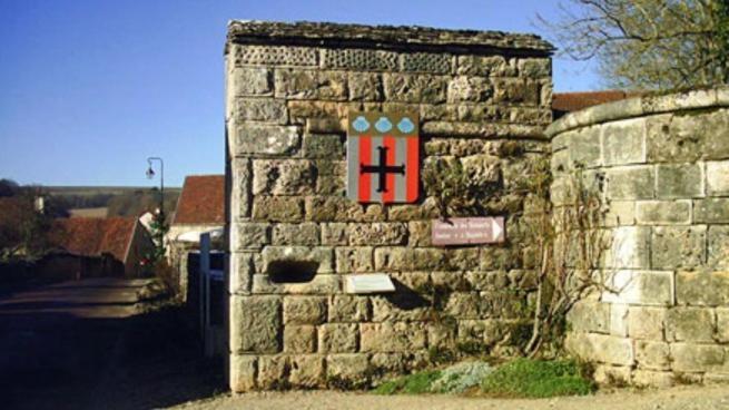 Le Puits Fortifie Salives Εξωτερικό φωτογραφία